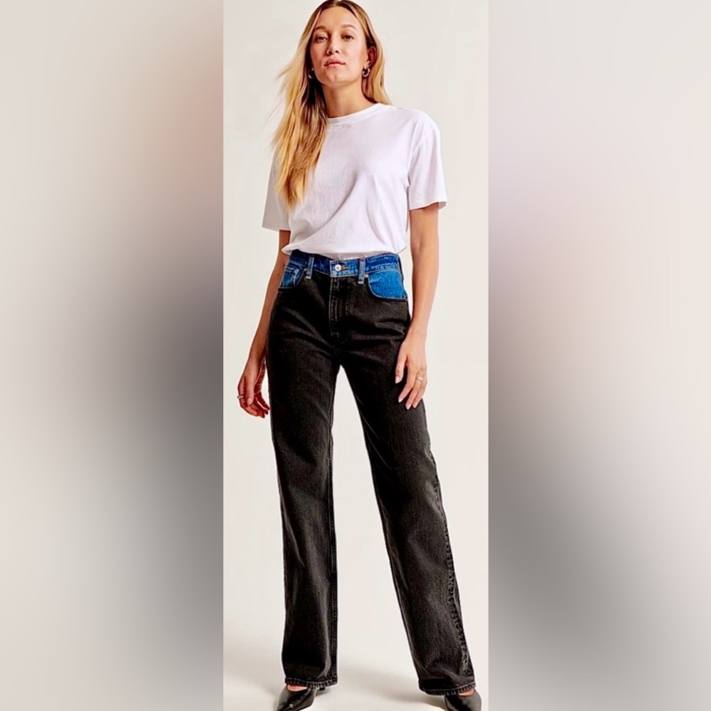 A & F High Rise 90s Relaxed Jeans NWOT - Picture 2 of 10